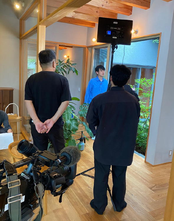 外の空気を感じ、星空を眺められる中庭